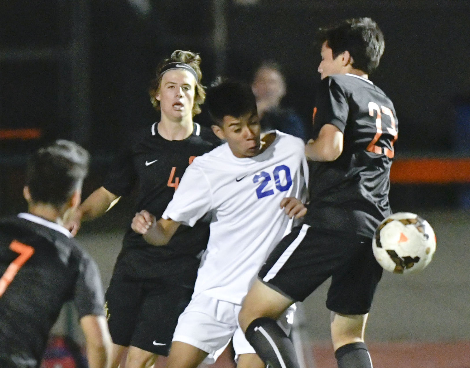 121318 SM SY b soccer 04.jpg